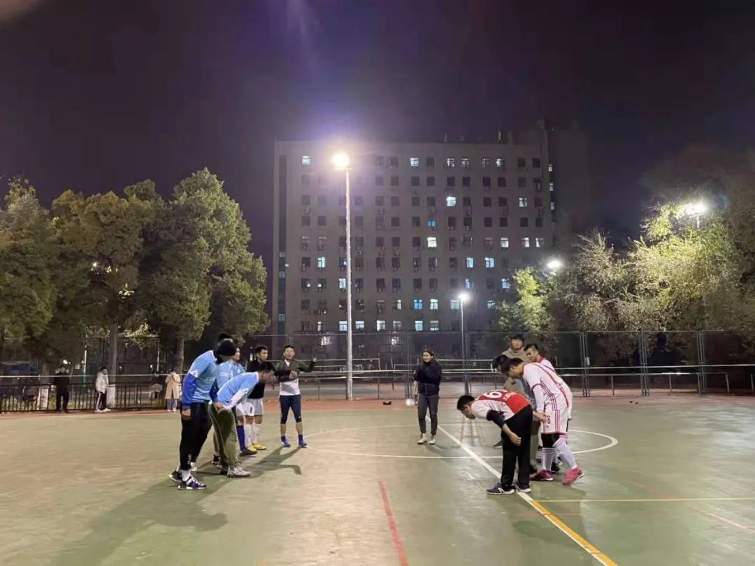 校园足球比赛名称有哪些_校园足球运动会名称及规则_校园足球运动标语