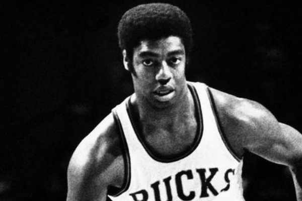 控球后卫nba_篮球十大控球后卫_篮球历史上最恐怖的控球后卫
