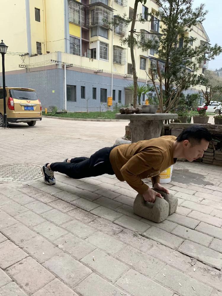 健身房哑铃私教_健身房哑铃视频教程全集_健身房的哑铃怎么使用视频