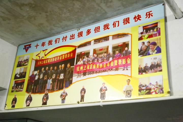健身房的哑铃怎么使用视频_健身房哑铃私教_健身房哑铃视频教程全集