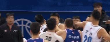 篮球裁判跑出赛场规则_篮球裁判跑动_篮球裁判yoyo跑