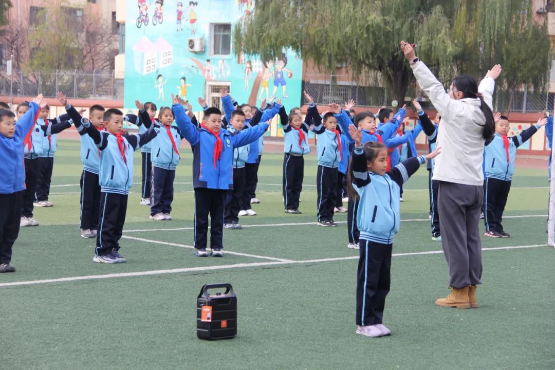 小学生综合实践体操_体操实践课教案_体操运动小学生