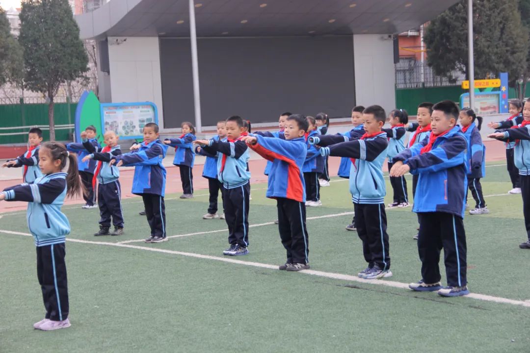 小学生综合实践体操_体操运动小学生_体操实践课教案